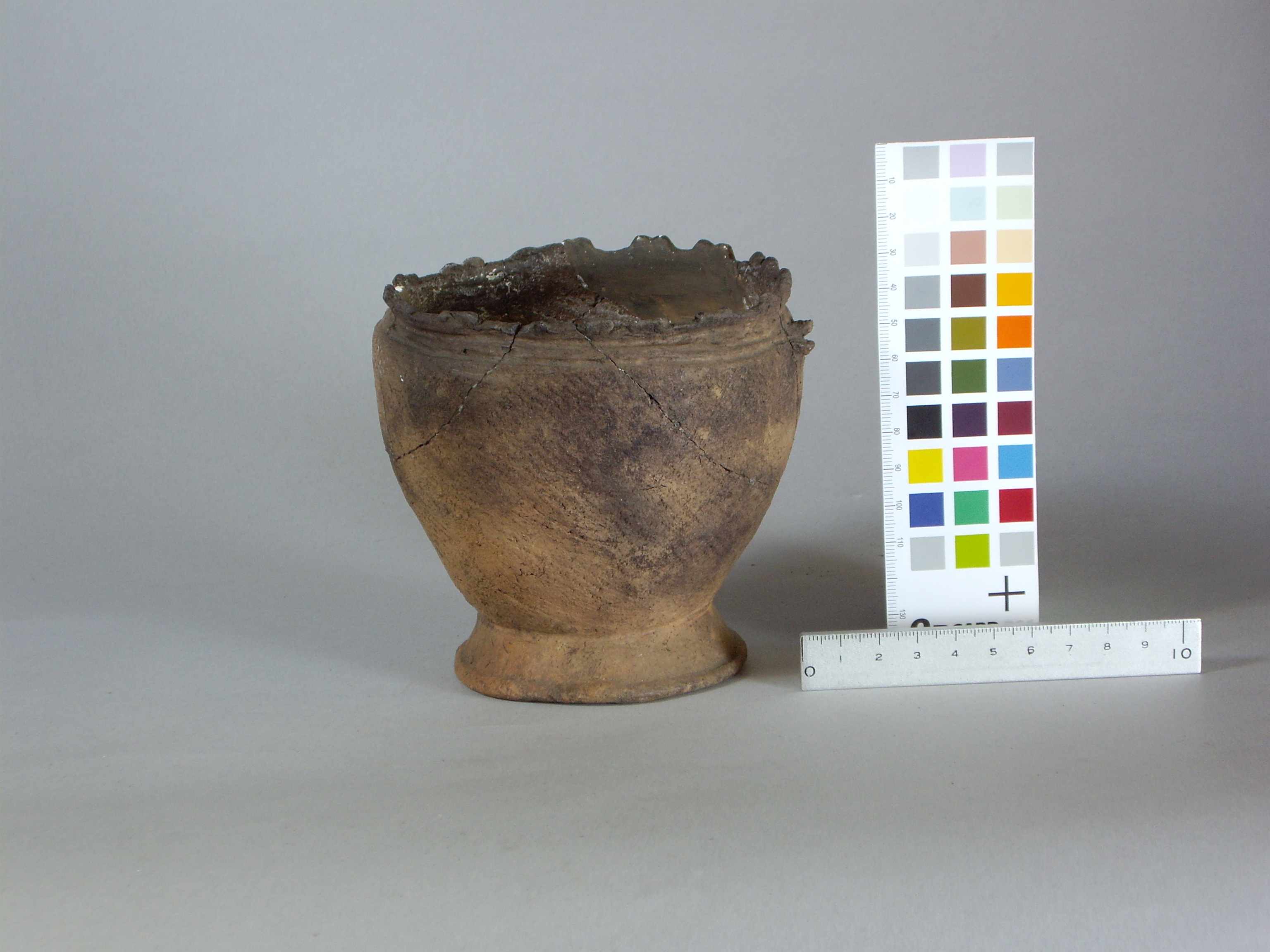 ♥東陽作 　銅製 　薄端 　花瓶　花器　骨董　古玩 ☆送料無料☆蔵くら☆ 東陽作 銅製 薄端 ☆ アンティーク 花瓶 花器