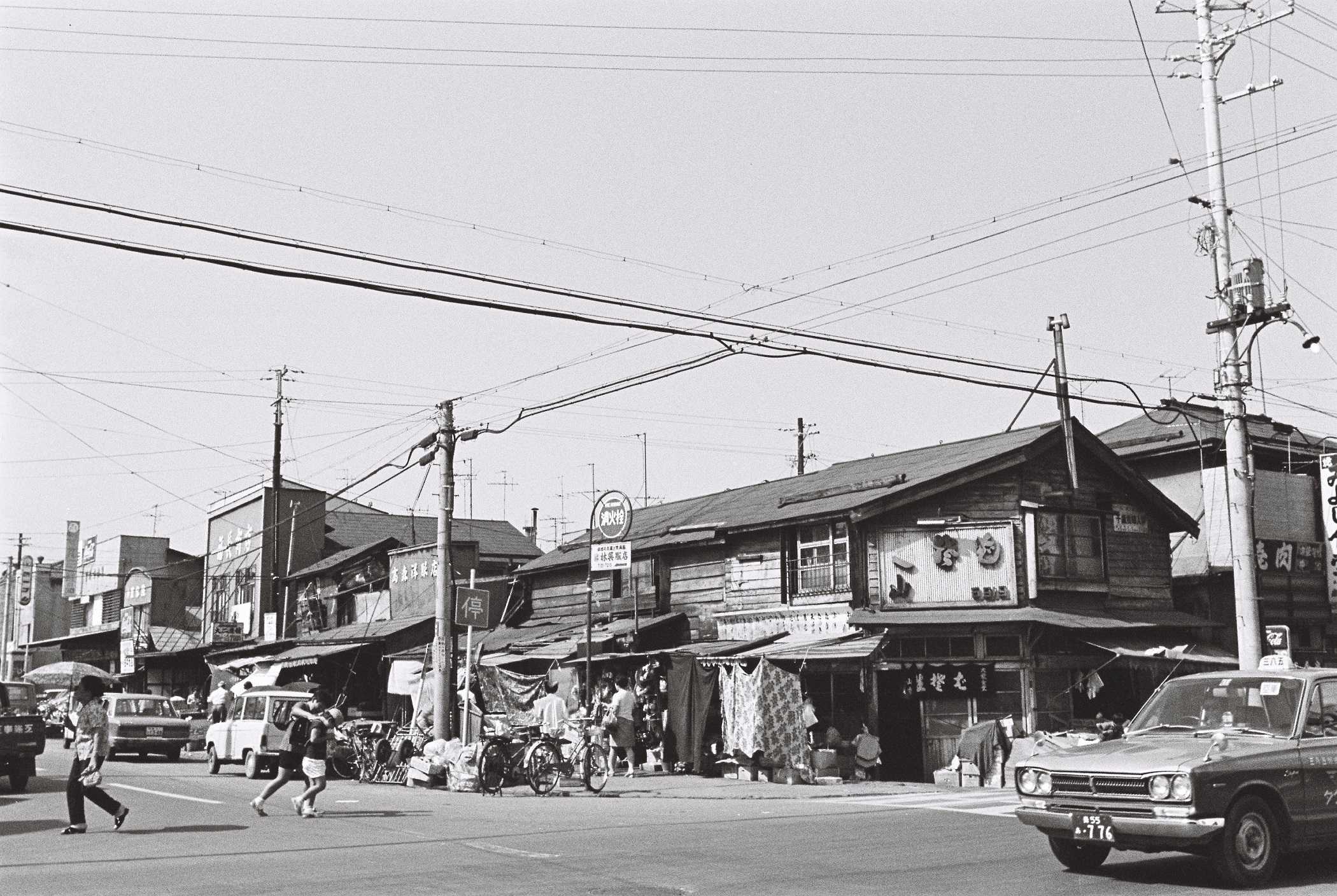 青森駅前周辺の露店と市場・八戸工業港と漁連ドック