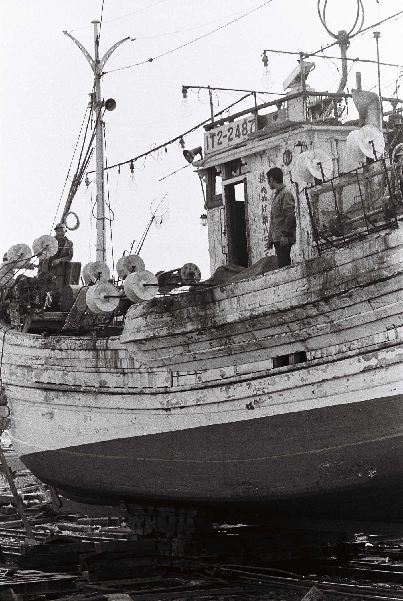 青森駅前周辺の露店と市場・八戸工業港と漁連ドック