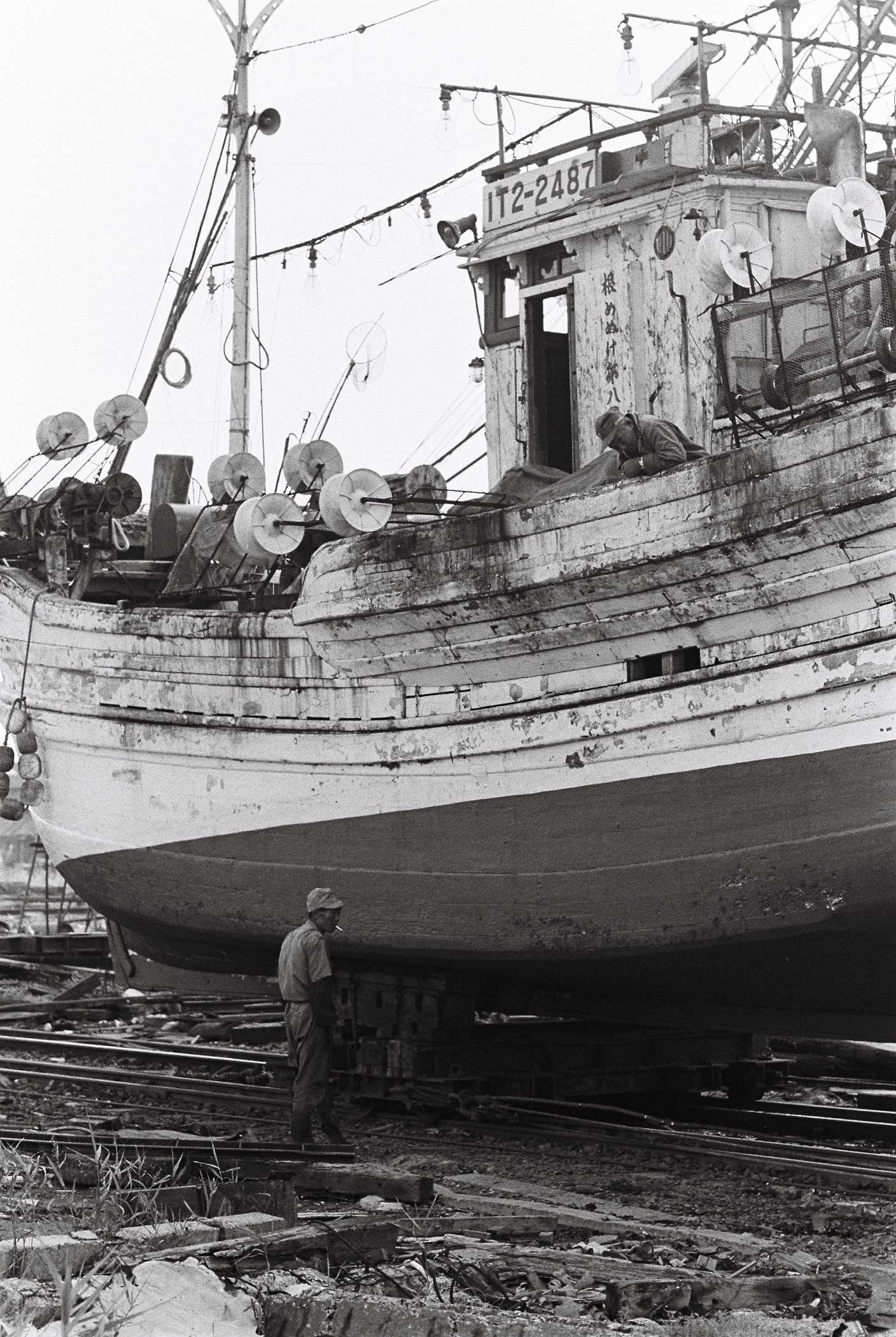 青森駅前周辺の露店と市場・八戸工業港と漁連ドック