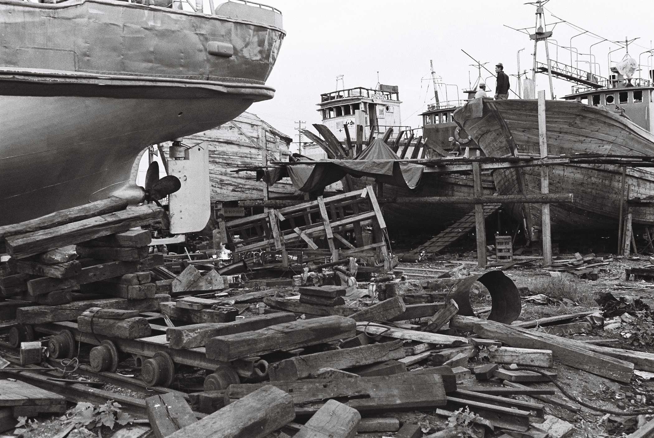 青森駅前周辺の露店と市場・八戸工業港と漁連ドック