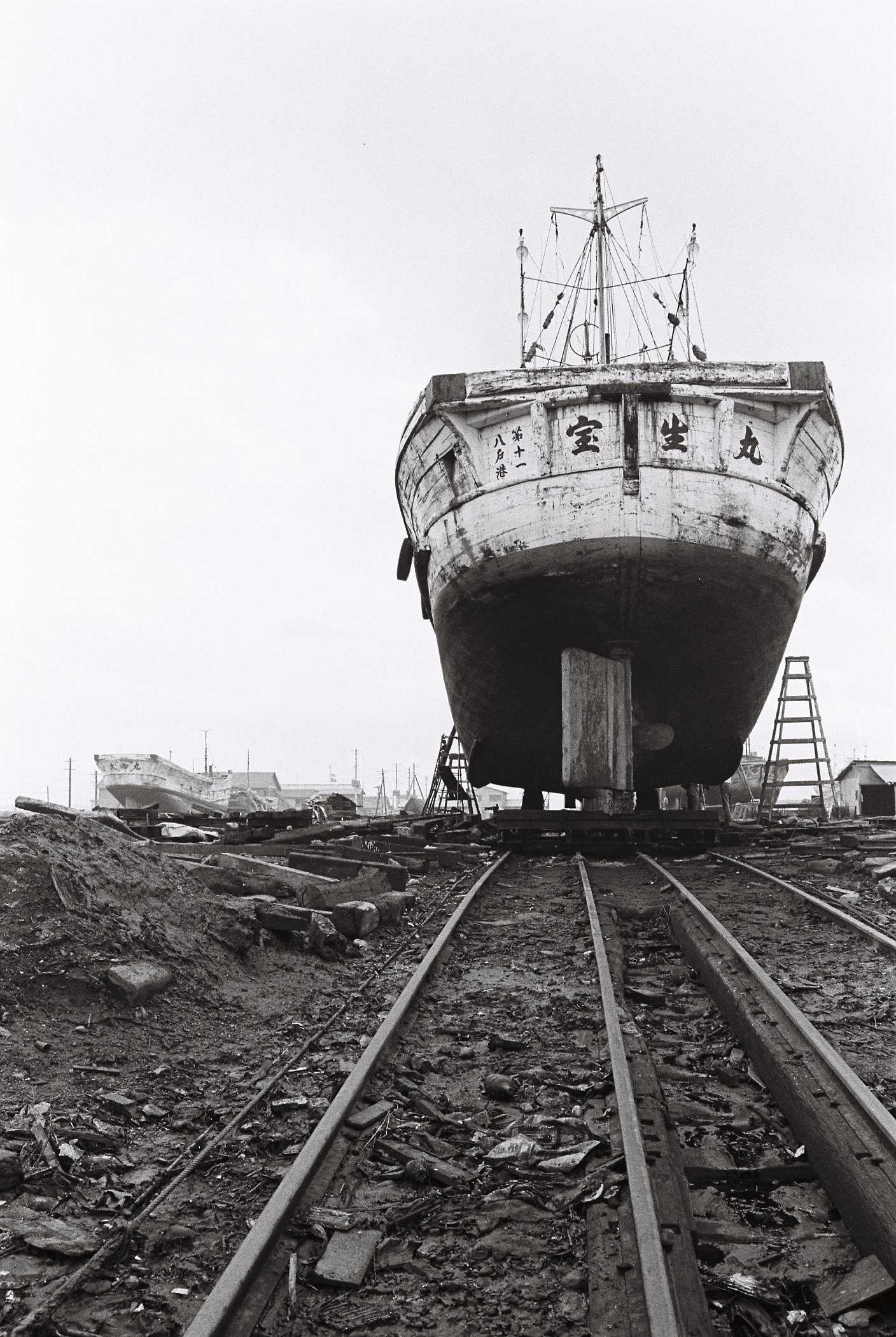 青森駅前周辺の露店と市場・八戸工業港と漁連ドック