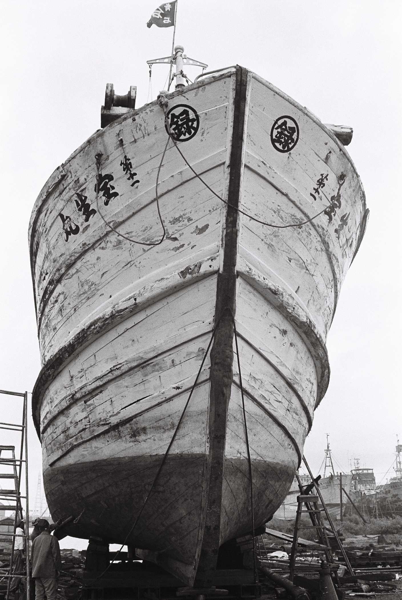 青森駅前周辺の露店と市場・八戸工業港と漁連ドック